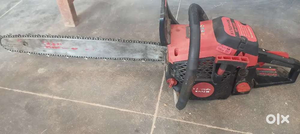 Petrol Chain saw  wood cutting machine