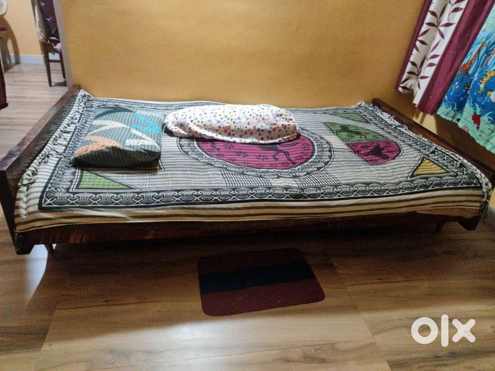 SEGUN WOOD ENGLISH  PATTERN  BED 4/7 FT WITH MATTRESS