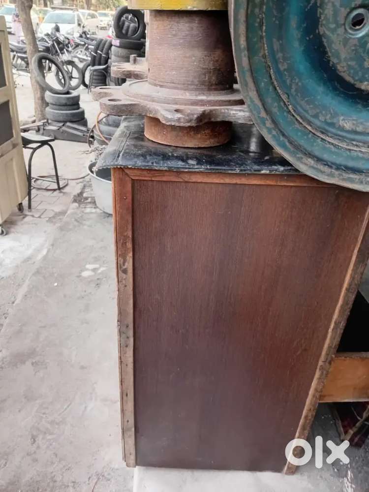 Counter available for shop with 4 draw 4×2 size