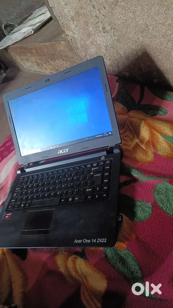 Acer Laptop 7th gen 4gb ram SSD 128 windows10  bettary backup good