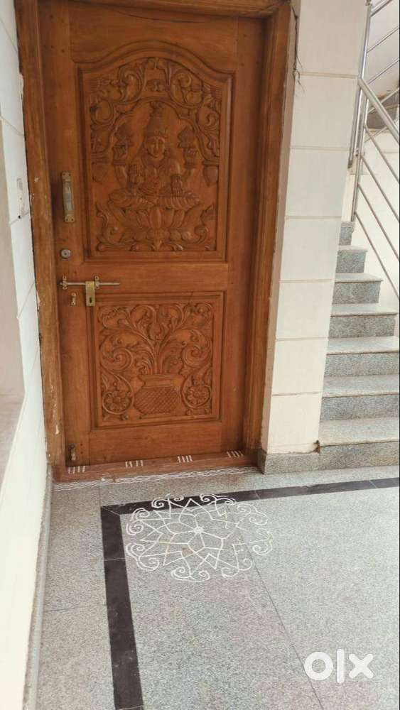 located near by to every place easily available of daily needs