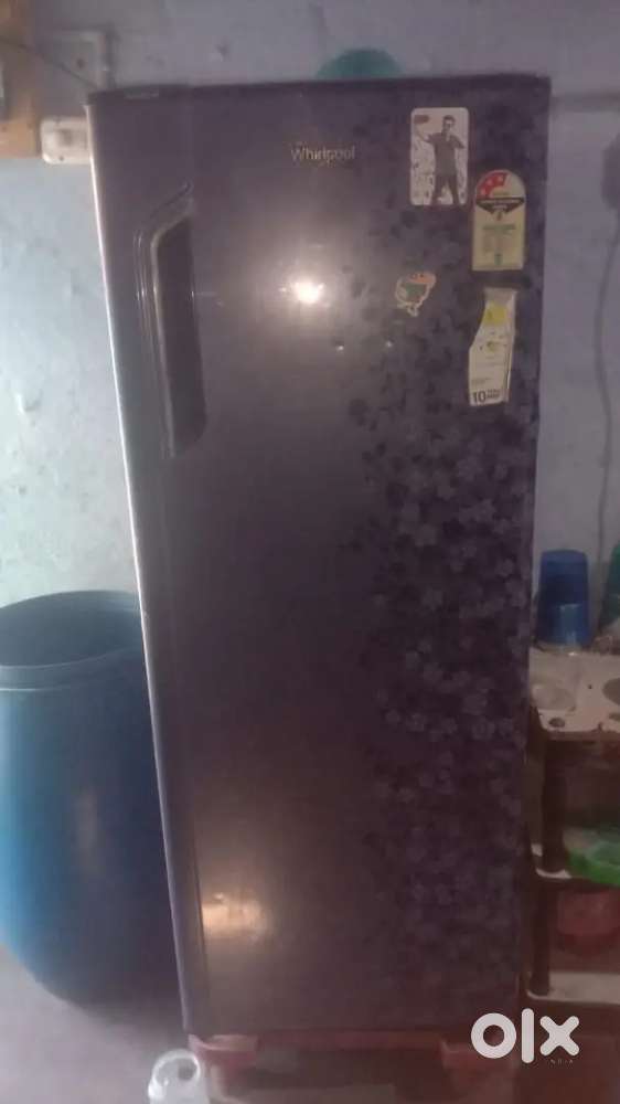 Whirlpool 1 year old fridge