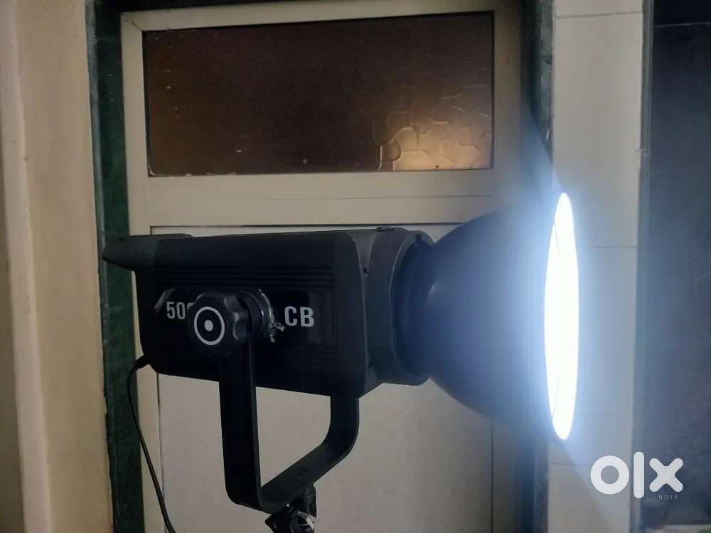 500 Watt BI professional Vedio shooting light 8500/- only with stand