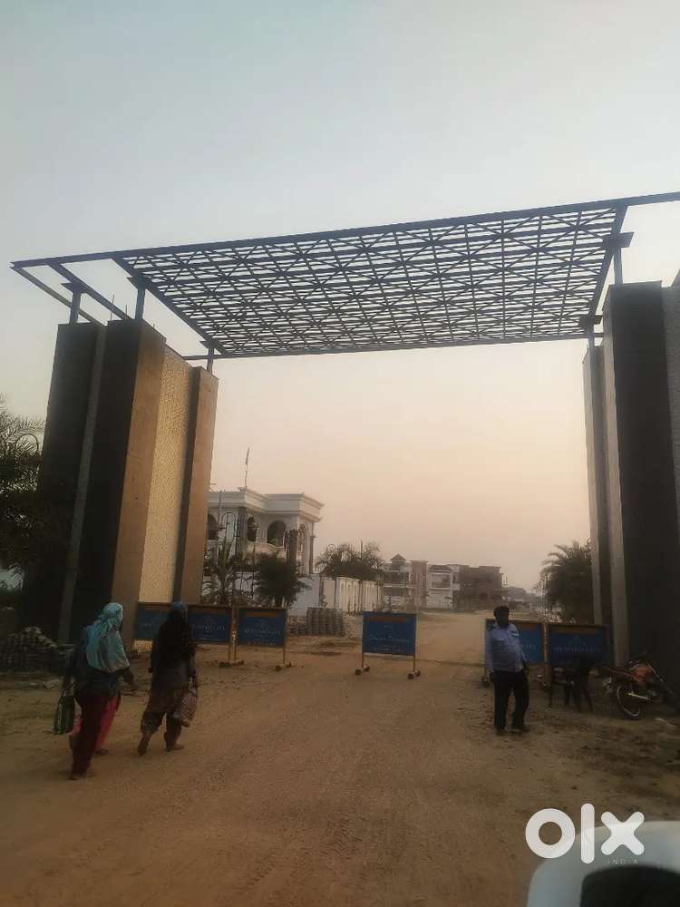 Corner Polt for sell in VIP colony