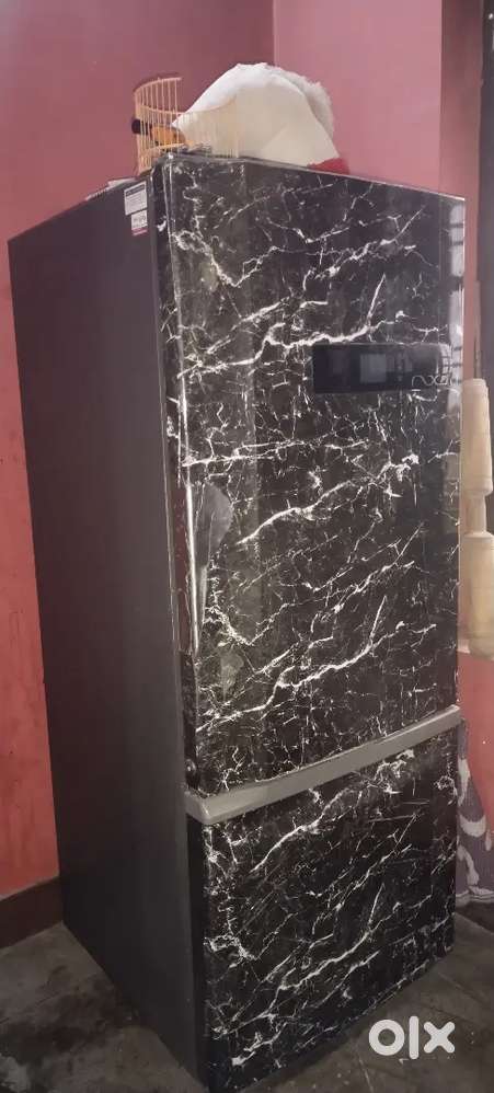 Electronic item