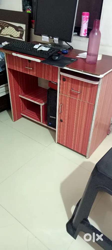 Computer  table