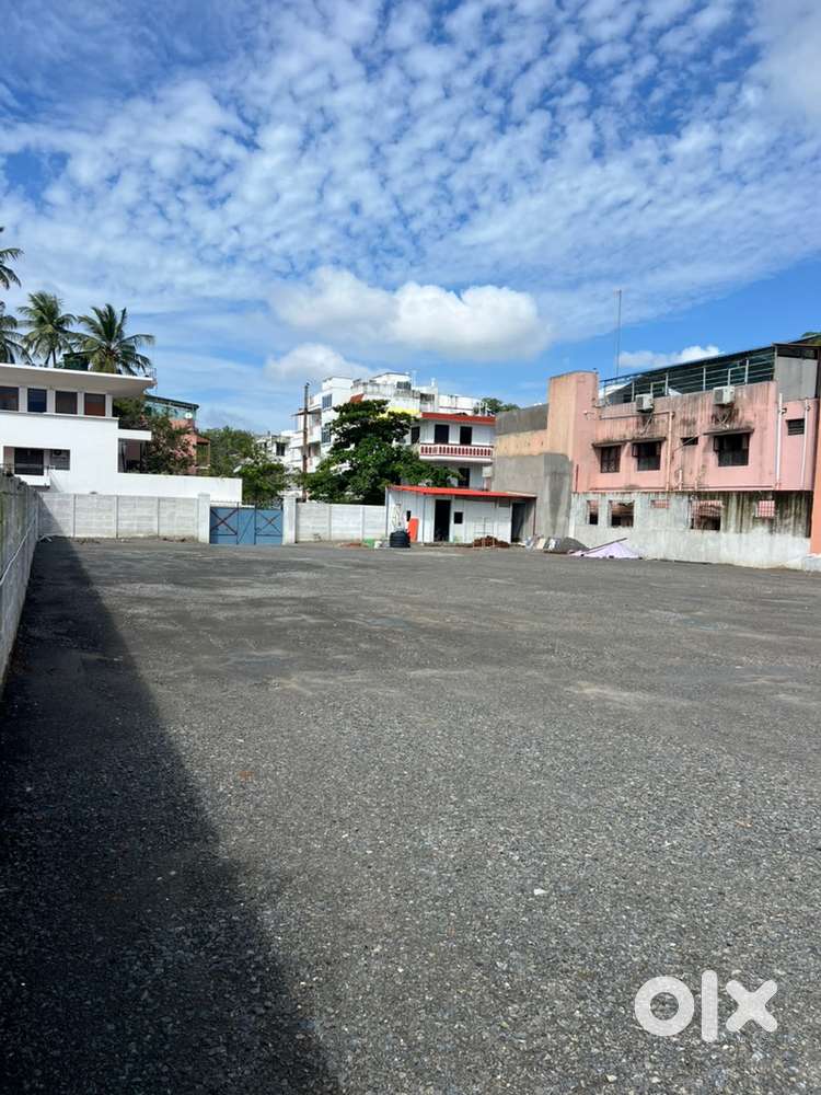 Car parking for hotels in white town