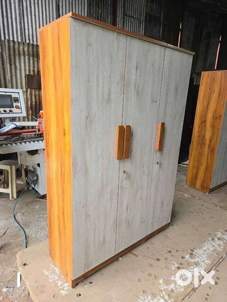 MODERN 3 DOOR WARDROBE GRAB UP FAST IN FACTORY PRICE OFFER