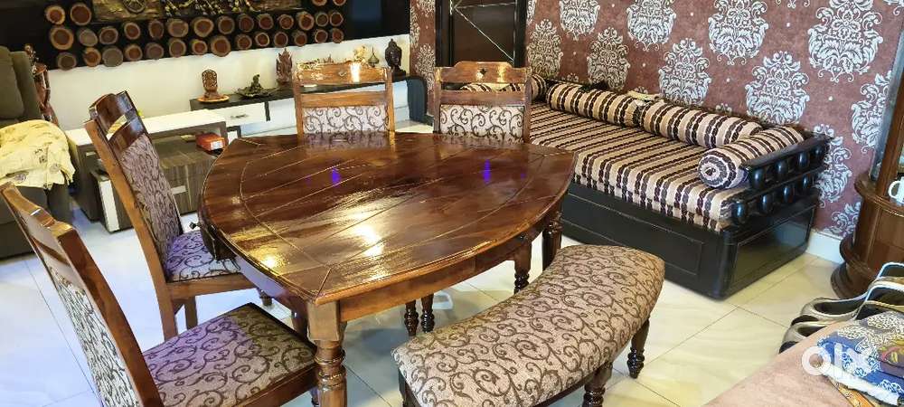 Leaf shaped premium 6-seater dining table