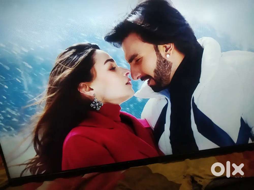 1+ 43led smart TV working condition for sale with remote