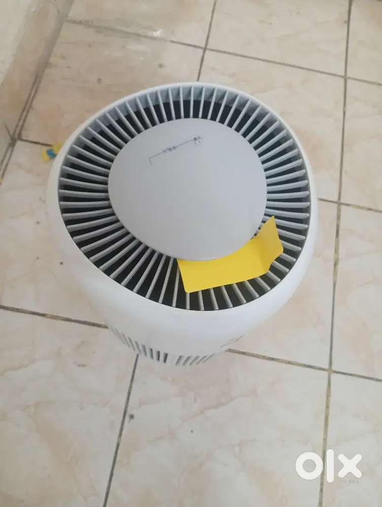 Philips air purifier in new condition within warranty