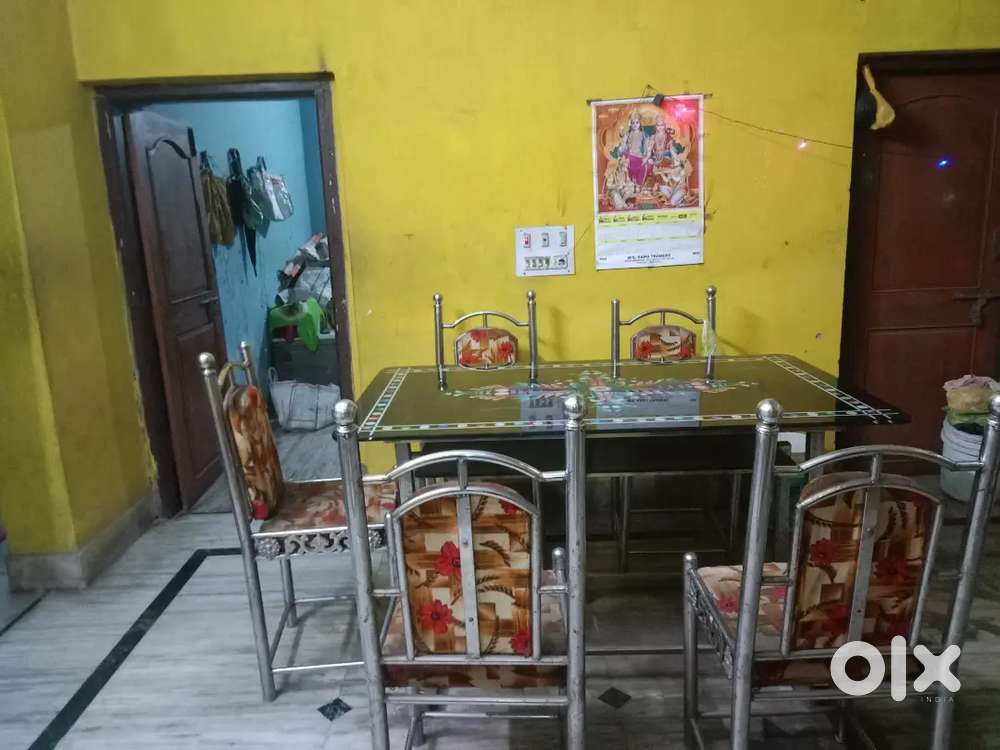 Dinning table 4 sitter