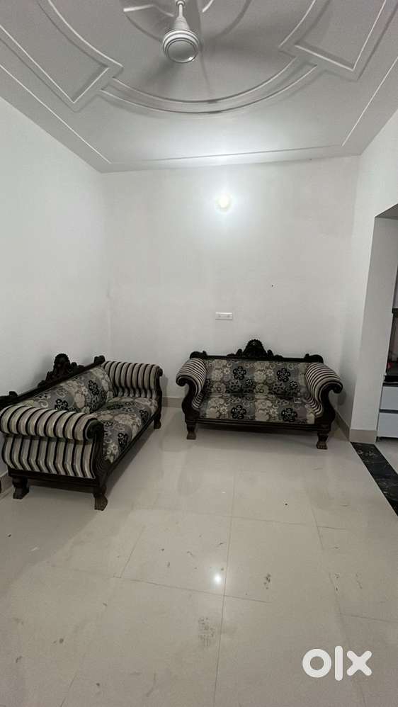 Fully furnished independent first floor 2bhk available