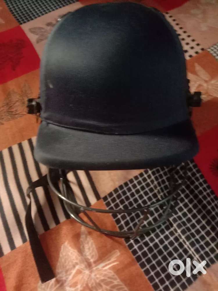 Cricket helmet
