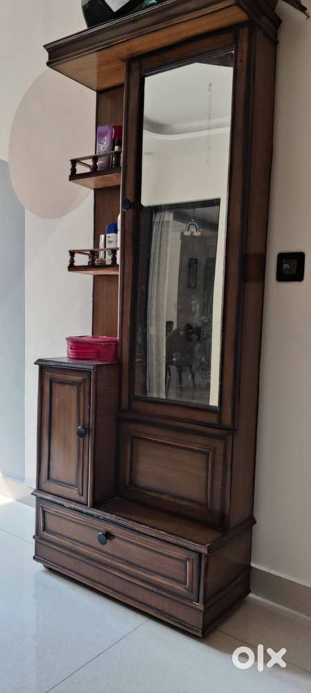 Dressing table for sale @2500