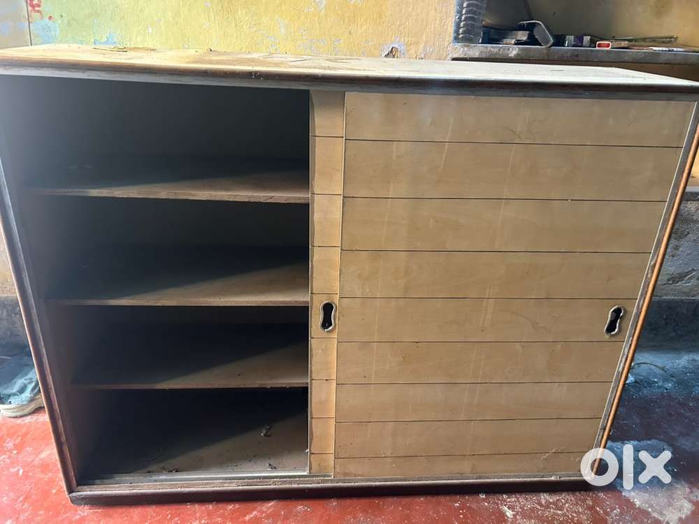 Wardrobe cum Book shelf