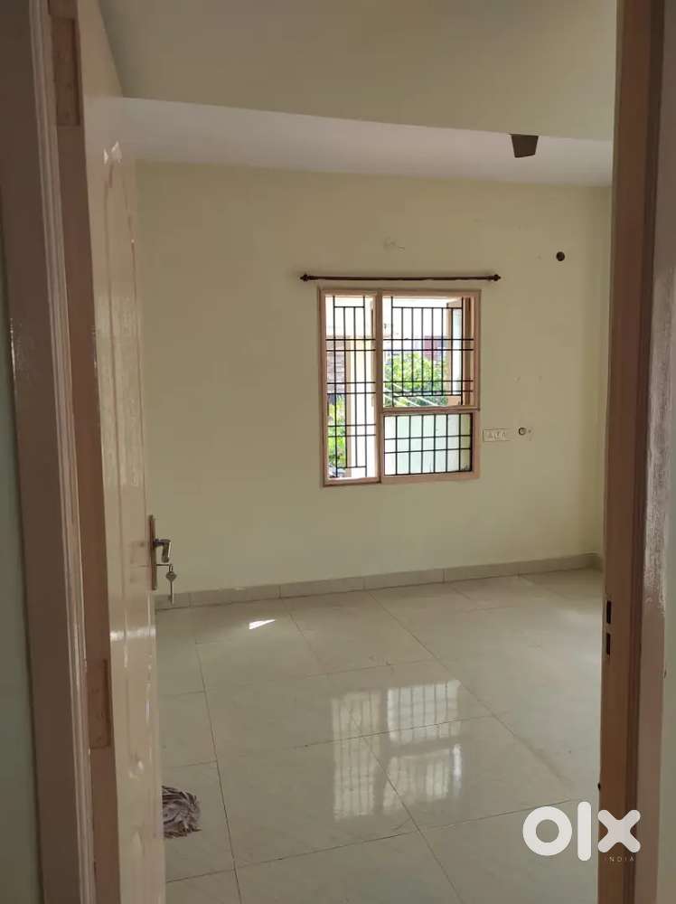 2 BACHELOR ONLY 1 BHK FLAT FOR RENT VELACHERY GRT JEWELLERY SHOW ROOM