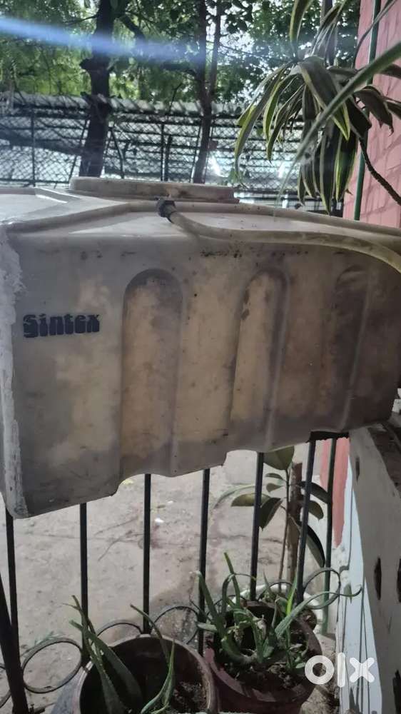 Overhead water tank