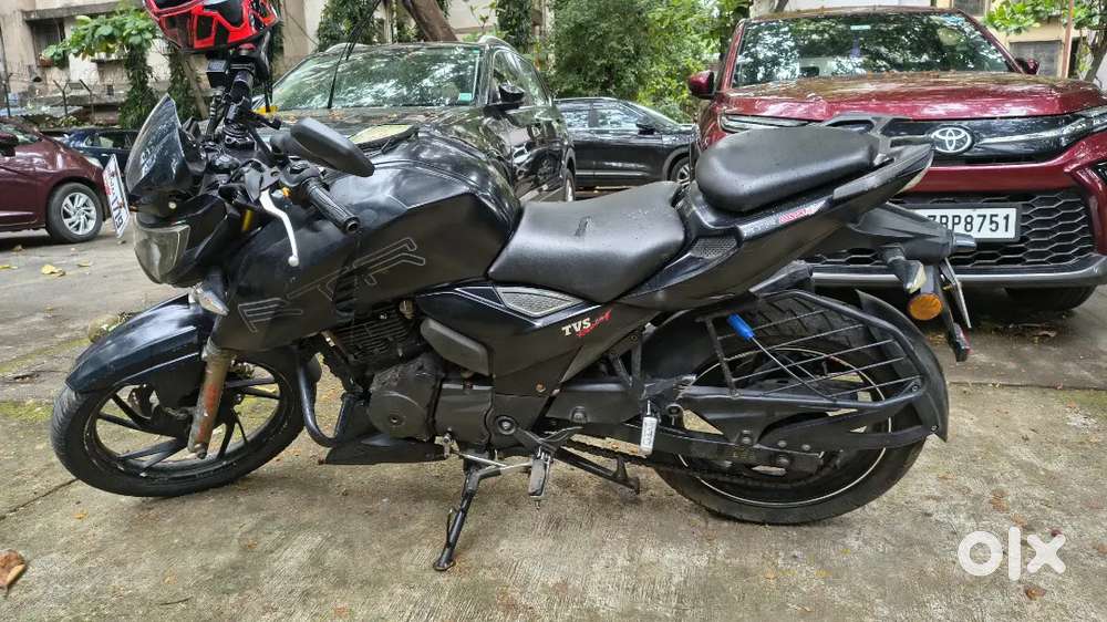 Apache RTR 200 4V – Black Edition (2017 Model)