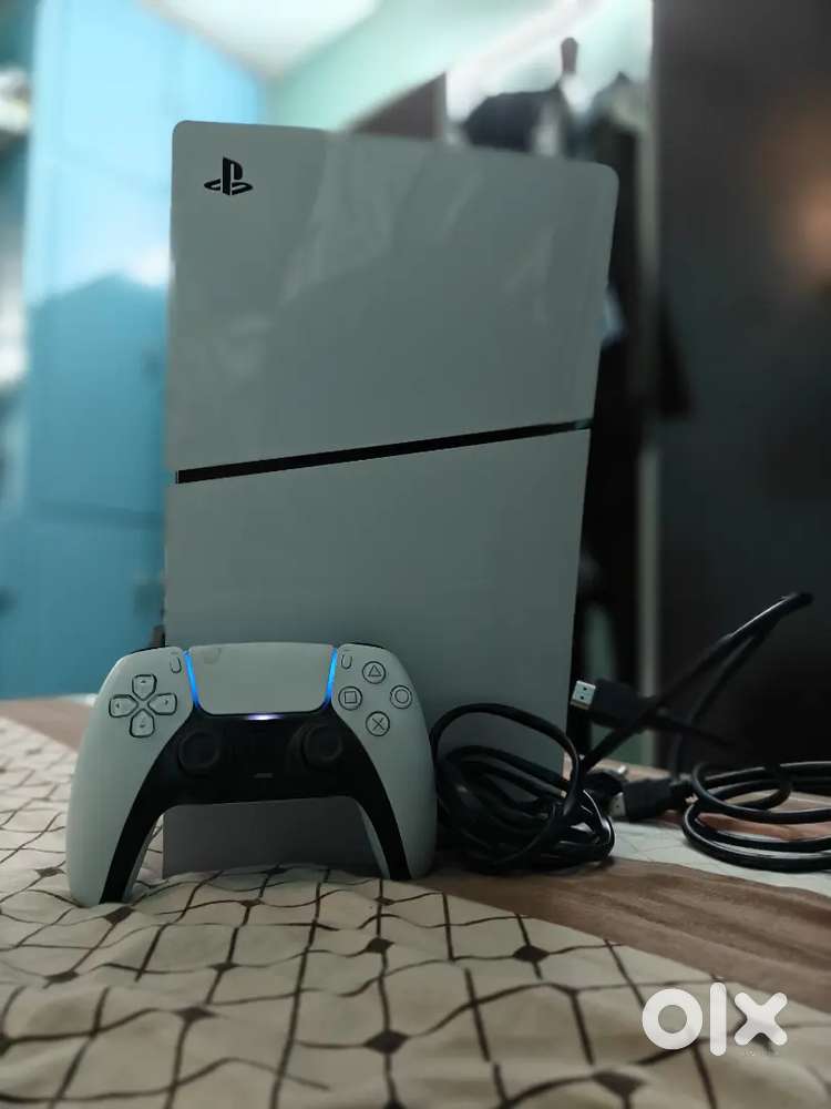 Brand new sony ps5 ( 6 months old )