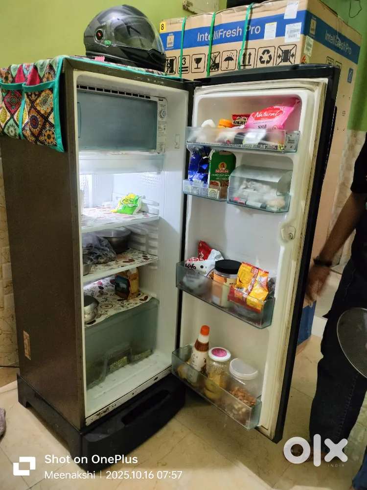 Selling Samsung Fridge