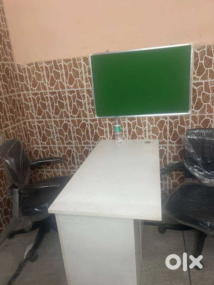 Femal computer operator