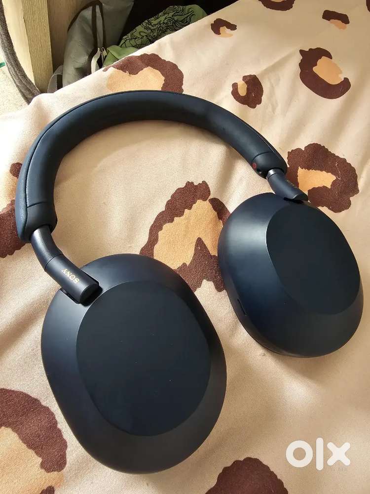 Sony xm5 headphone