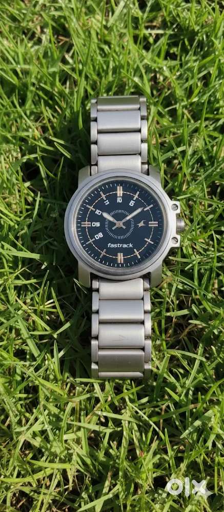 Fast-track analog watch