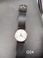 Brand new watch.    1 year ki warranty hai.    Sirf 15 din purani hai