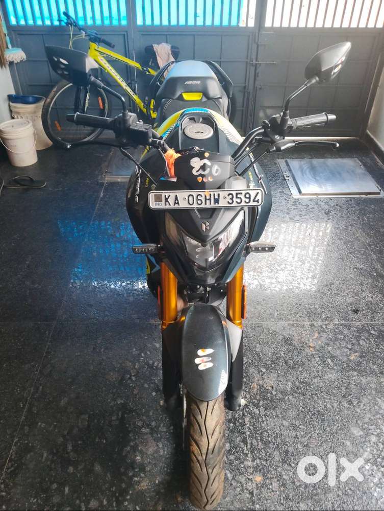 Hero xtream 160r 4v january 2025 registration with no single scratch