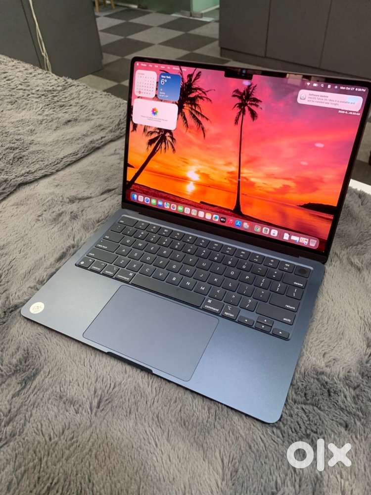 Apple MacBook Air \ 2022 \ M2 chip \ 8GB RAM \ 256GB RAM \ Warranty