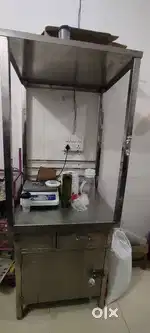 Fast food counter with store compartment