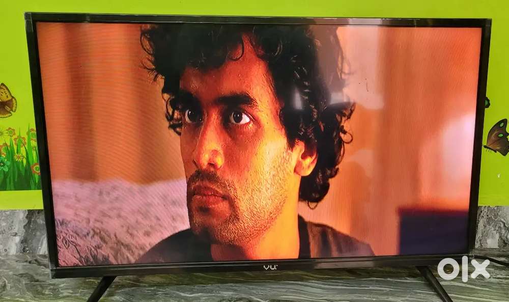 6 month old good condition VU brand  32 inch led tv