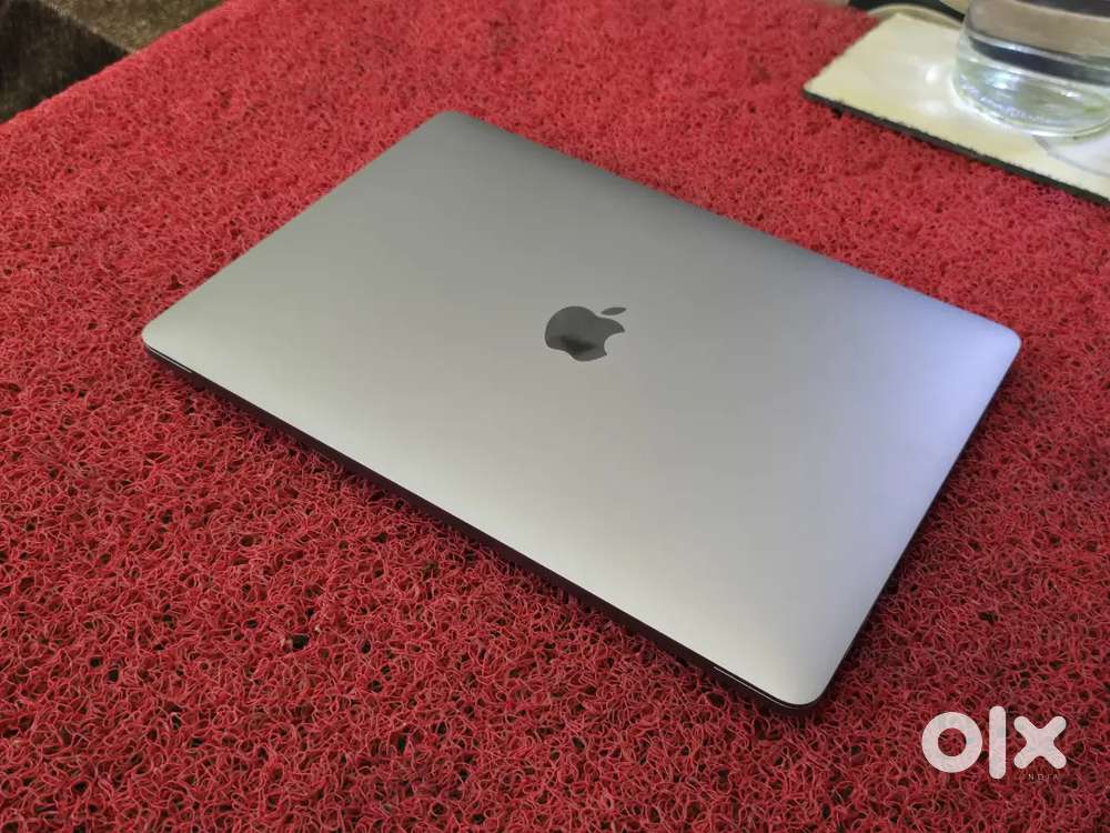 M2 Apple Macbook 8gb Ram 256gb SSD 13inch Retina Display Touchbar