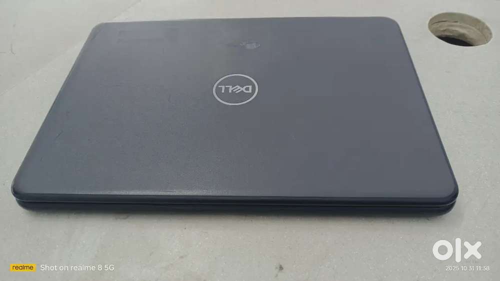 Dell laptop windows 10 Ram 8gb SSD 128 graphics 4gb
