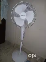 Standing Floor Fan (White)