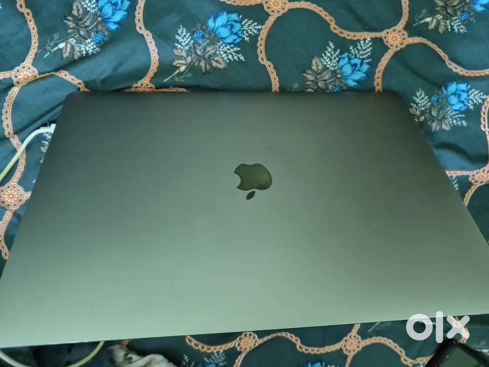 Macbook pro core i7 16/256