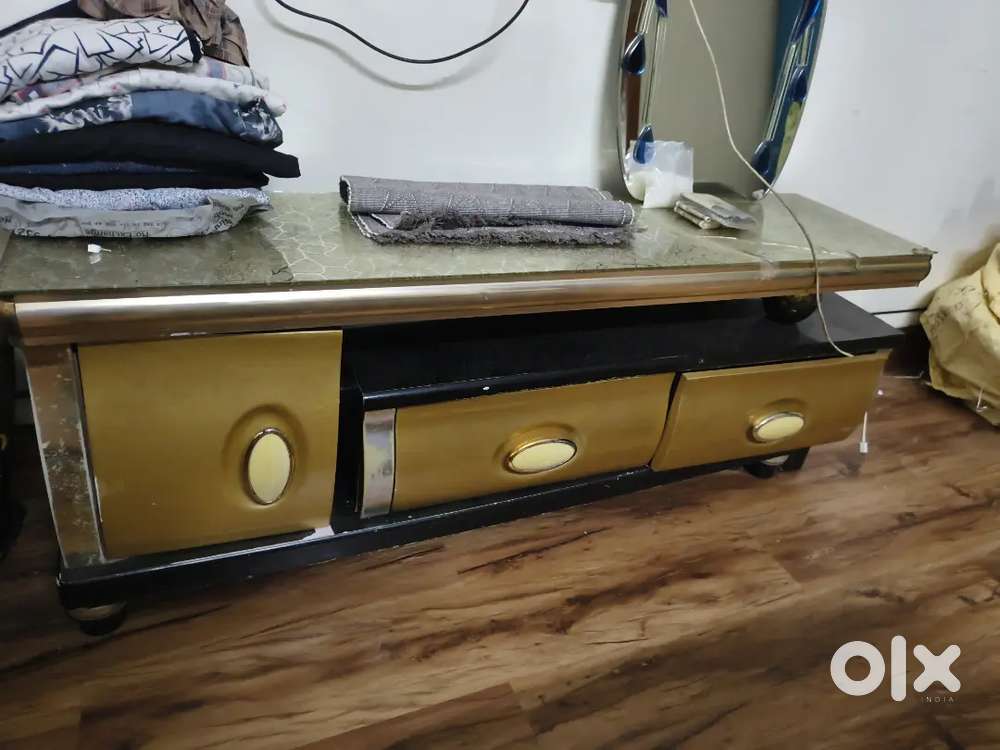 Imported golden table 3*1.5 feet