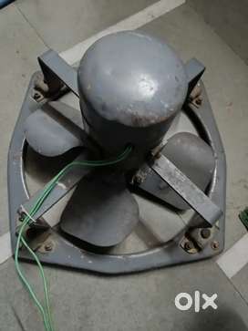 Exhaust fan big in good condition