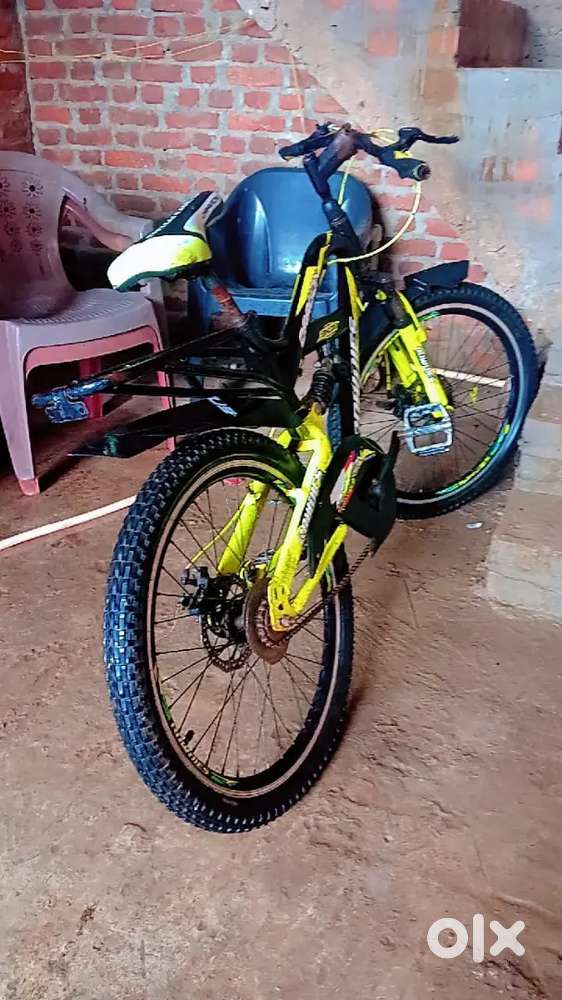 Koi problem  nahi Hai koi chalne wala nahi Hai