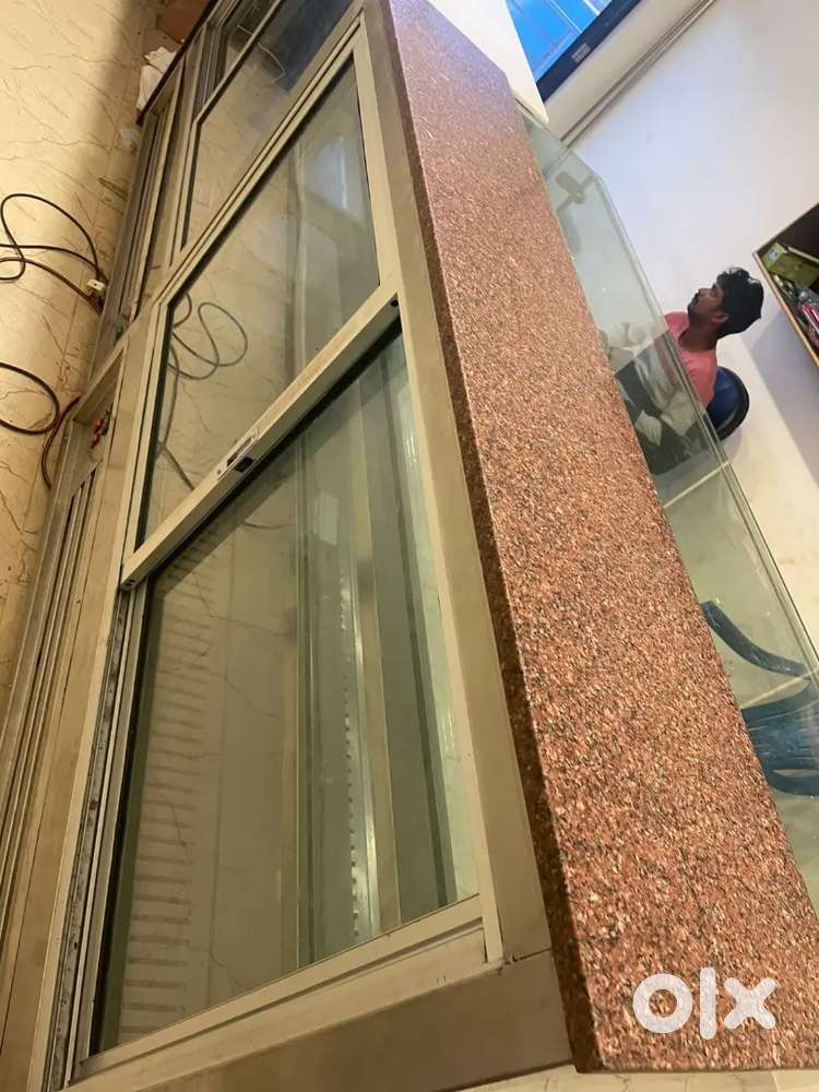 Cake display counter