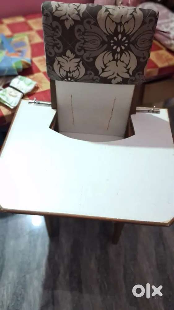 Special feeding wooden chair