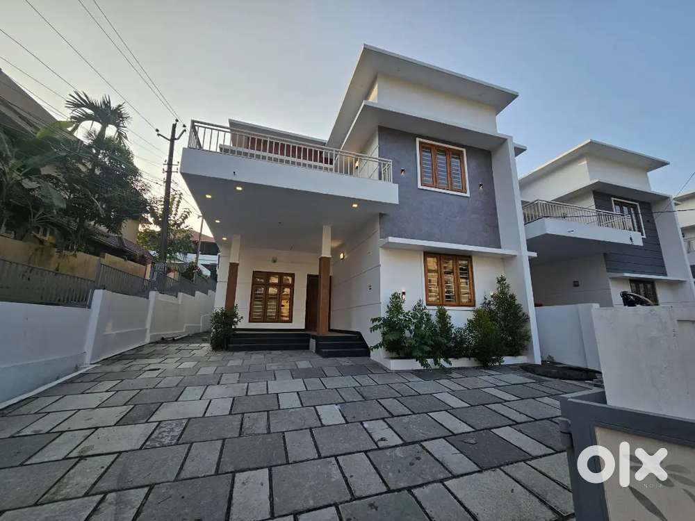 Kakkanad indra junction 5.7cent house for sale