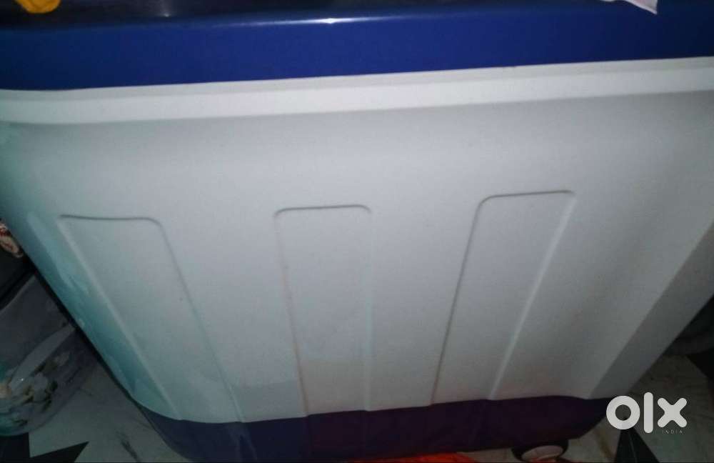 Whirlpool ace washing machine,carries up to 15kg,moves clothesproperly