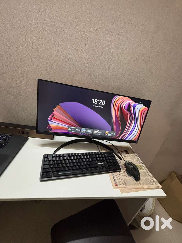 LG 29 inch ultrawide monitor + Cosmicbyte gaming keyboard
