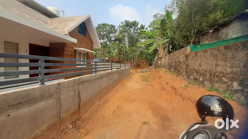 12cent KANNIKARA  kallettumkata kaduppissery. Water, Road facility