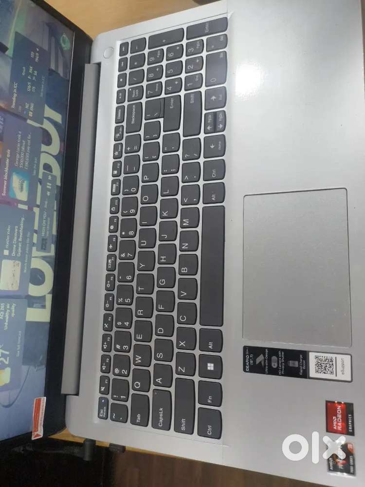Laptop name lenovo AMD Ryzen 3 7320U with Radeon Graphics (2.40 GHz).