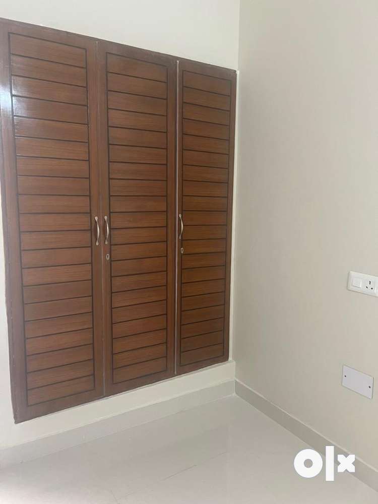 Brand new Independent rooms for girls sector 37  kitchen bathrooms