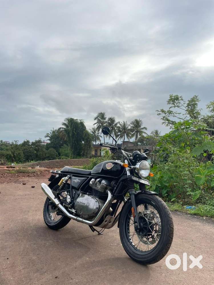 Royal enfield Interceptor 650  First owner with red rooster exhaust