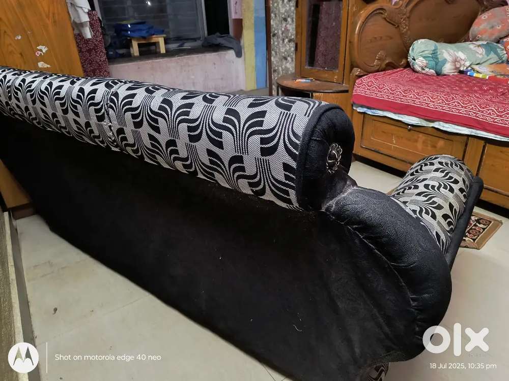 Sale 2 YERS old sofa but like new